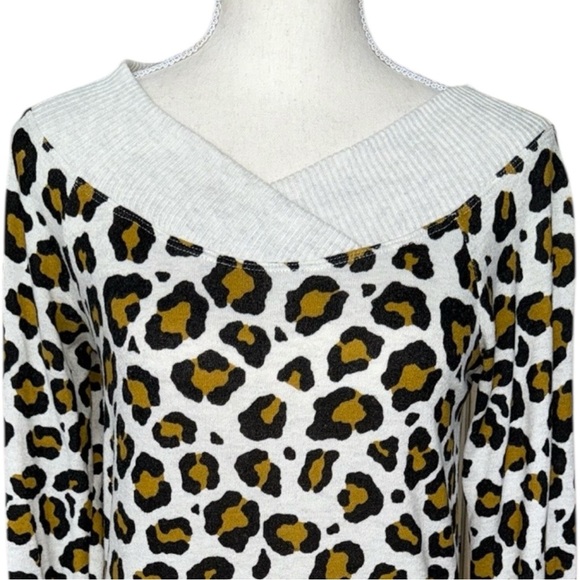 No Frills Ivory Leopard Animal Print Long Sleeve Top Contrast Rib Knit Trim Sz S - Picture 12 of 13